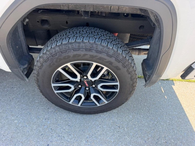 GMC Sierra 1500 Vehicle Full-screen Gallery Image 6