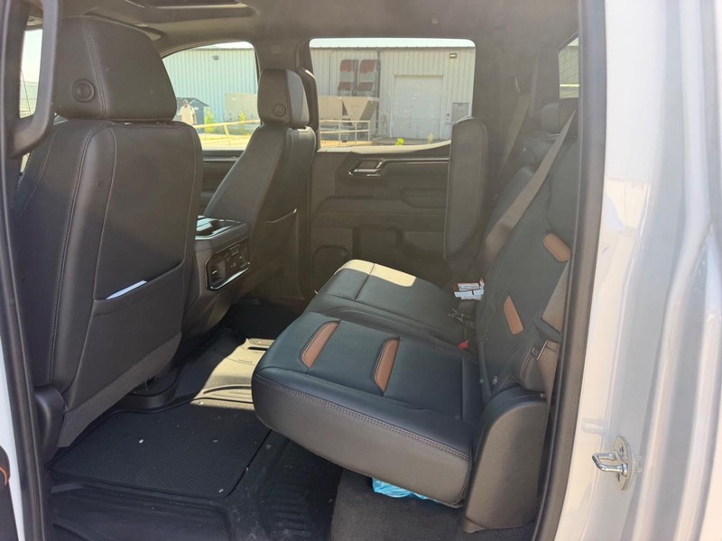 GMC Sierra 1500 Vehicle Full-screen Gallery Image 7