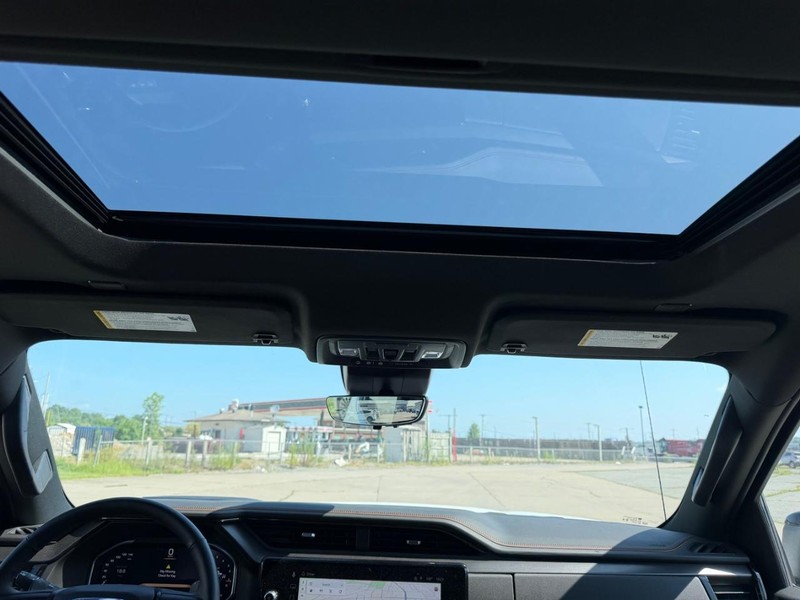 GMC Sierra 1500 Vehicle Full-screen Gallery Image 8