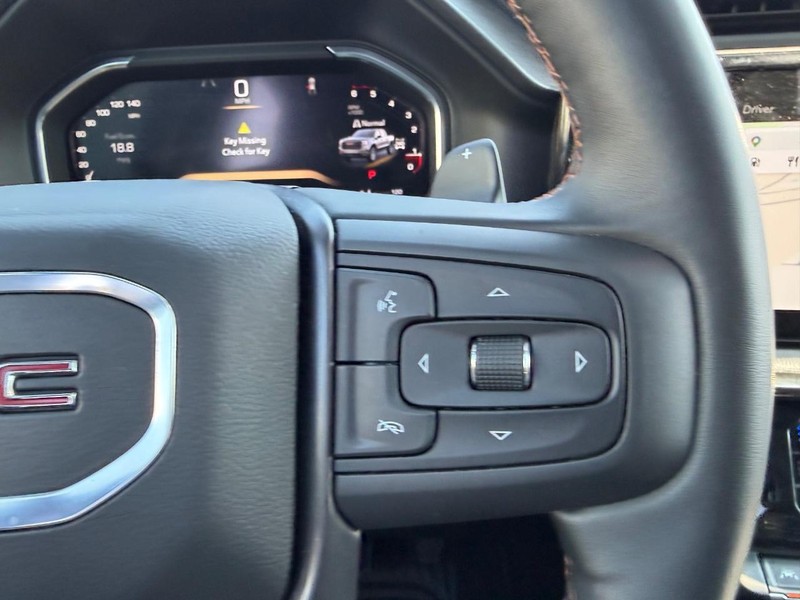 GMC Sierra 1500 Vehicle Full-screen Gallery Image 12