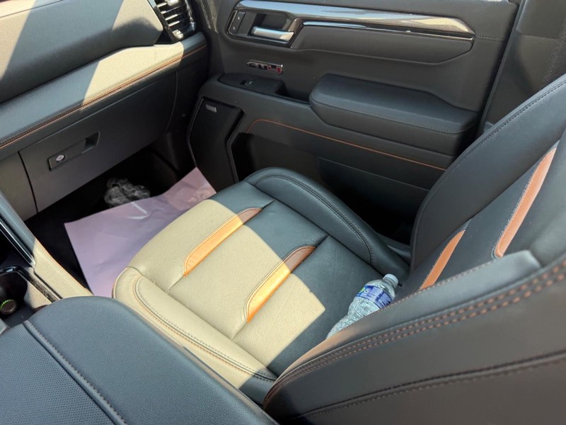 GMC Sierra 1500 Vehicle Full-screen Gallery Image 16