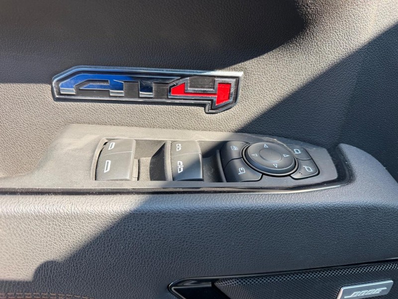 GMC Sierra 1500 Vehicle Full-screen Gallery Image 17