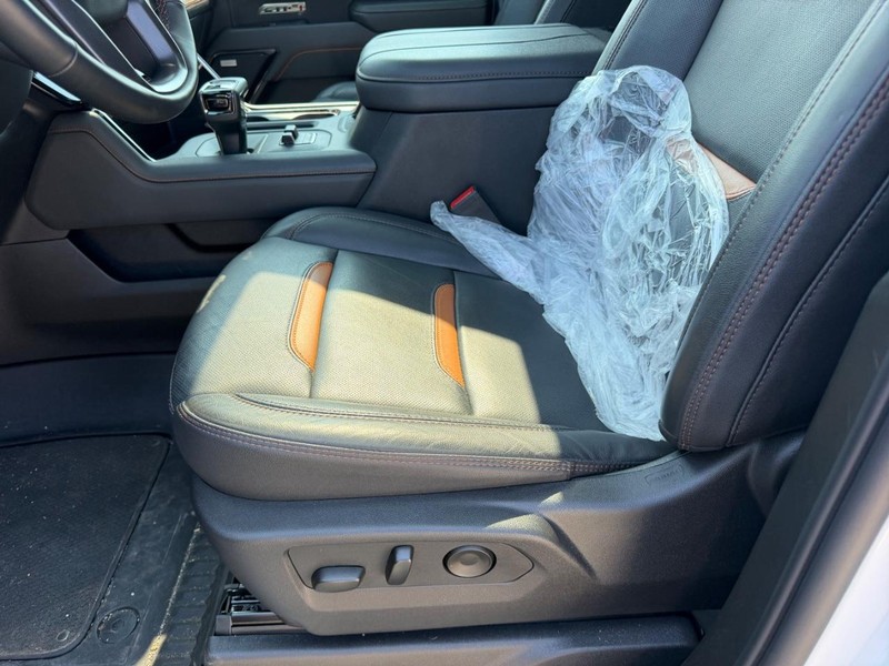 GMC Sierra 1500 Vehicle Full-screen Gallery Image 19