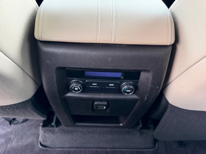 Chevrolet Traverse Vehicle Full-screen Gallery Image 9