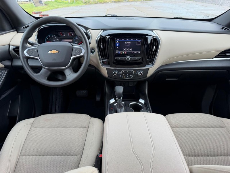 Chevrolet Traverse Vehicle Full-screen Gallery Image 10