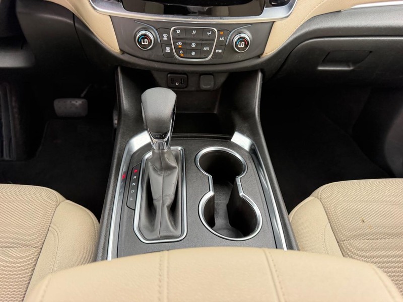 Chevrolet Traverse Vehicle Full-screen Gallery Image 16