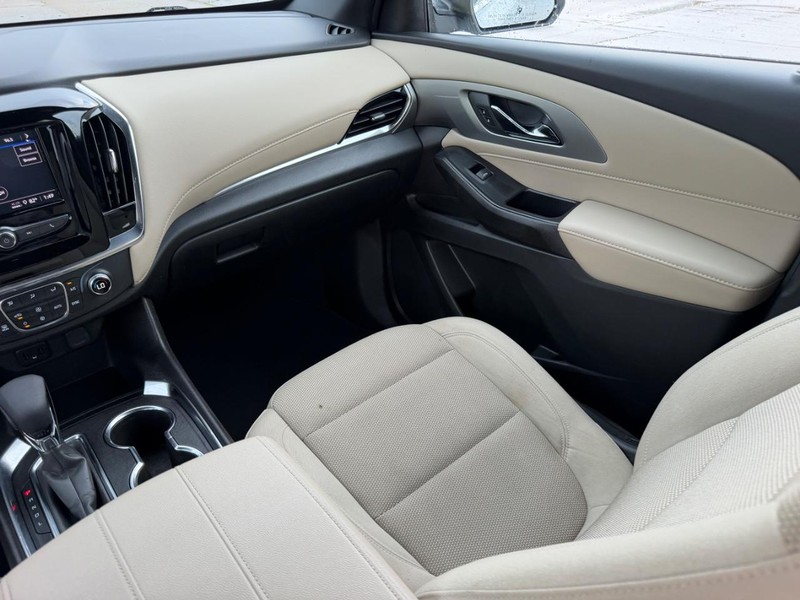 Chevrolet Traverse Vehicle Full-screen Gallery Image 17