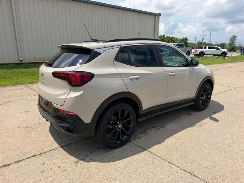 Buick Encore GX Vehicle Full-screen Gallery Image 3