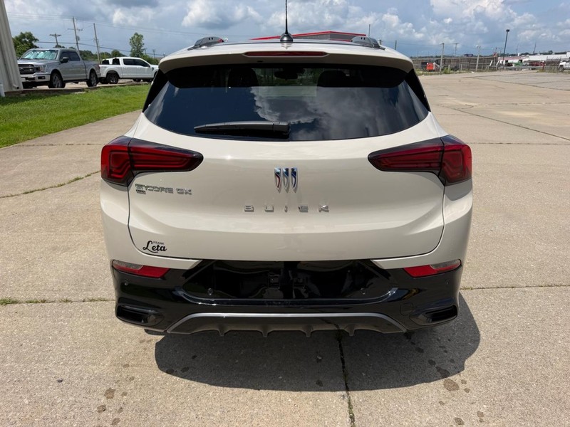 Buick Encore GX Vehicle Full-screen Gallery Image 4