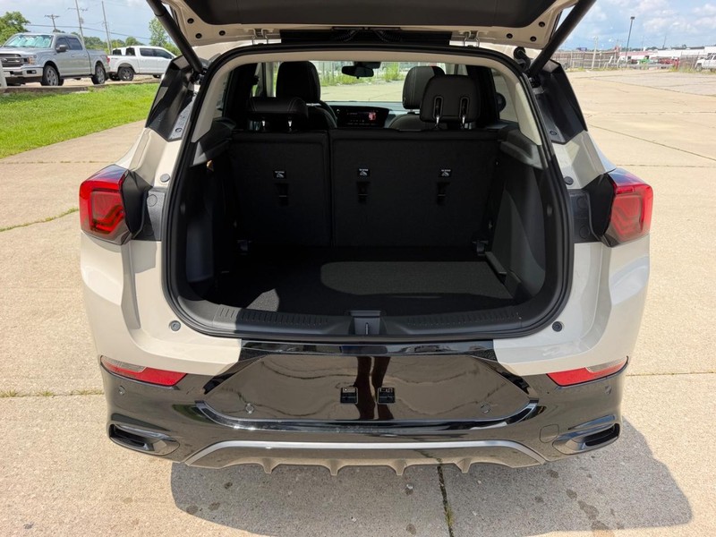 Buick Encore GX Vehicle Full-screen Gallery Image 5