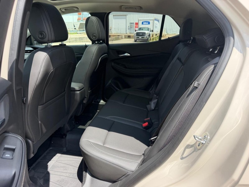 Buick Encore GX Vehicle Full-screen Gallery Image 8
