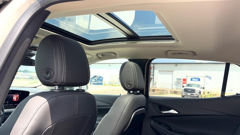 Buick Encore GX Vehicle Full-screen Gallery Image 9