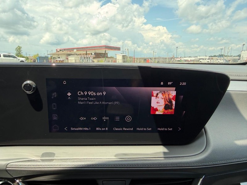 Buick Encore GX Vehicle Full-screen Gallery Image 14