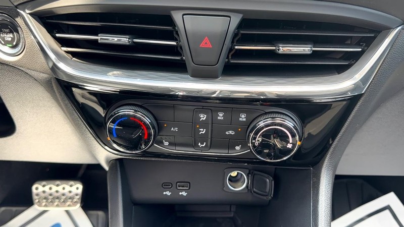 Buick Encore GX Vehicle Full-screen Gallery Image 15