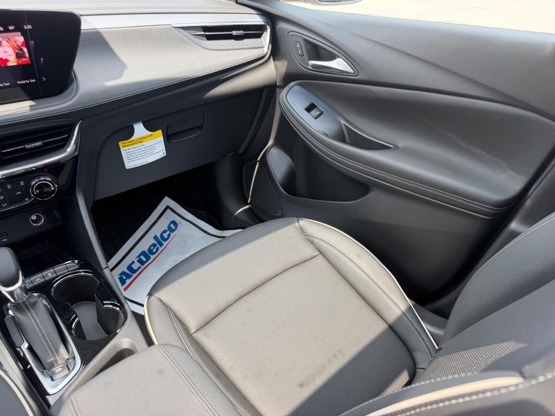 Buick Encore GX Vehicle Full-screen Gallery Image 17