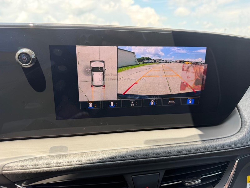 Buick Encore GX Vehicle Full-screen Gallery Image 21