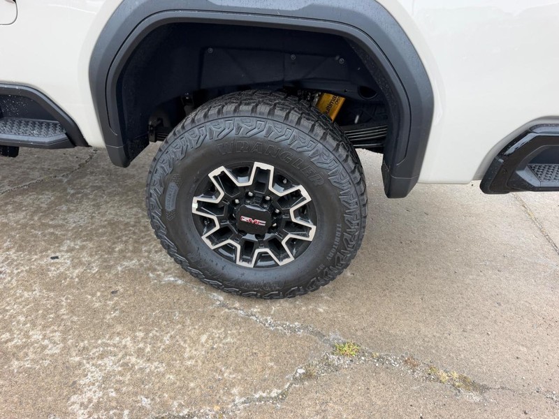 GMC Sierra 2500HD Vehicle Full-screen Gallery Image 6