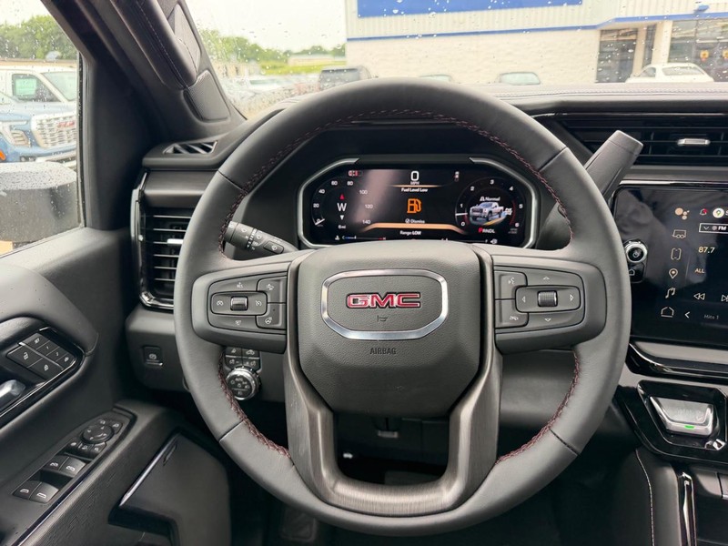 GMC Sierra 2500HD Vehicle Full-screen Gallery Image 10
