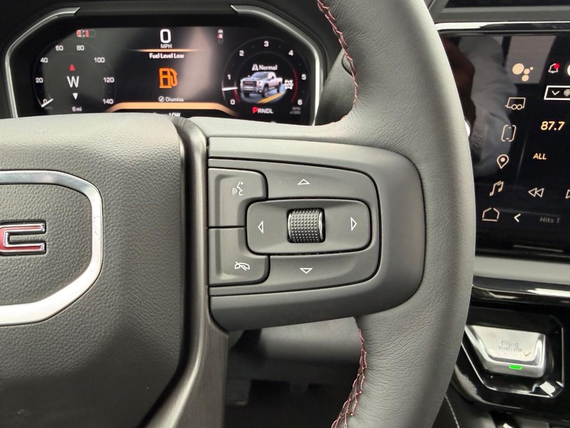 GMC Sierra 2500HD Vehicle Full-screen Gallery Image 12