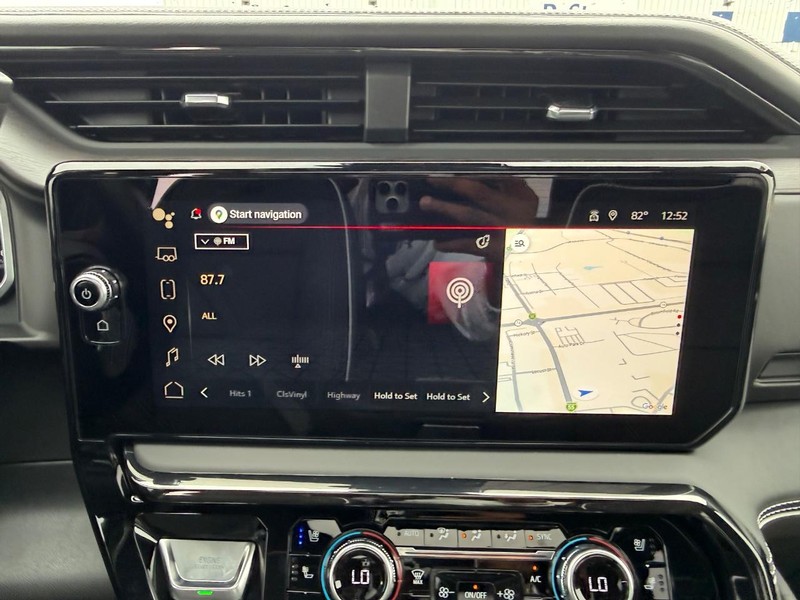 GMC Sierra 2500HD Vehicle Full-screen Gallery Image 13