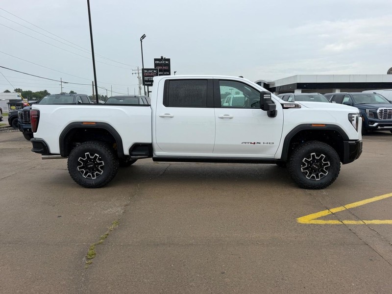 GMC Sierra 2500HD Vehicle Full-screen Gallery Image 2
