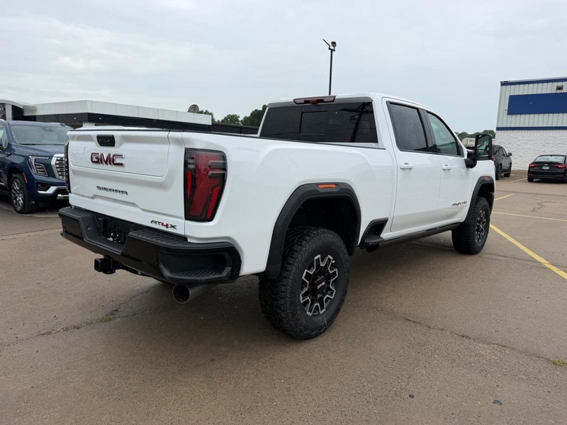 GMC Sierra 2500HD Vehicle Full-screen Gallery Image 3