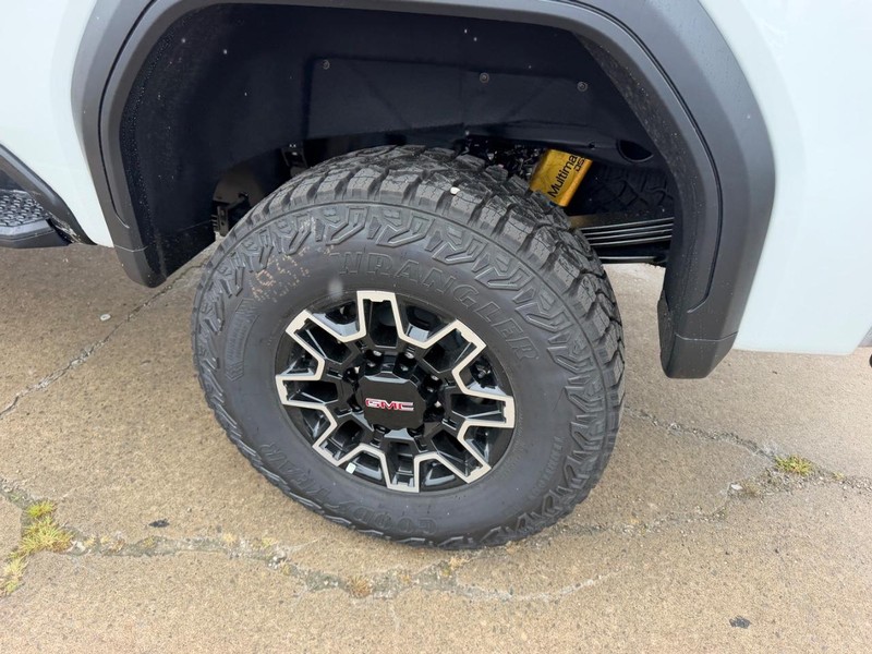 GMC Sierra 2500HD Vehicle Full-screen Gallery Image 6