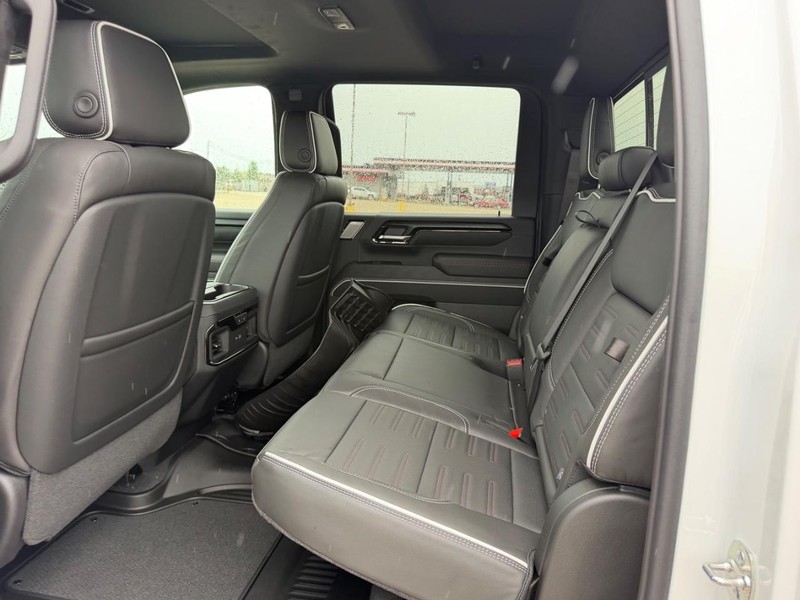 GMC Sierra 2500HD Vehicle Full-screen Gallery Image 7