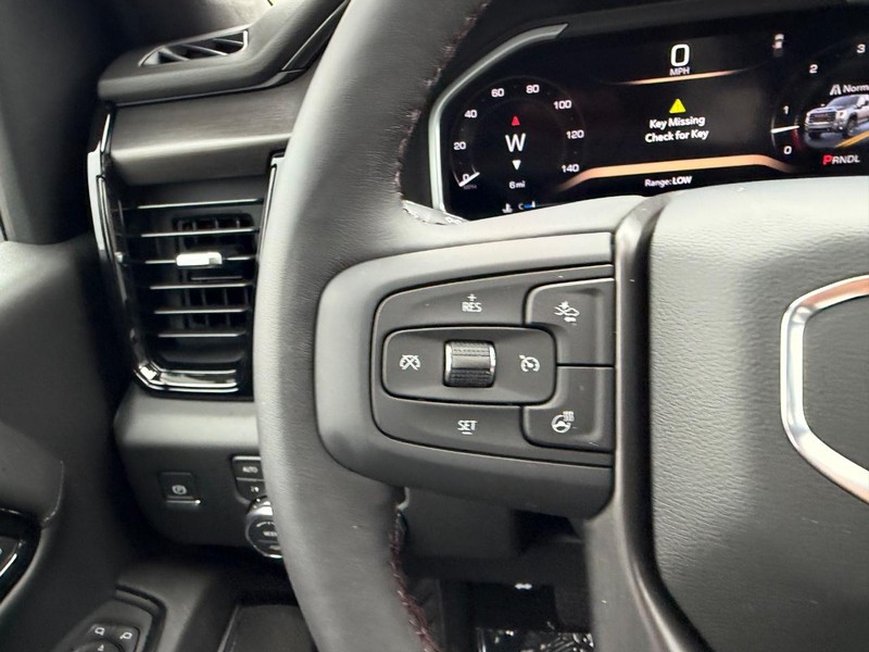 GMC Sierra 2500HD Vehicle Full-screen Gallery Image 11