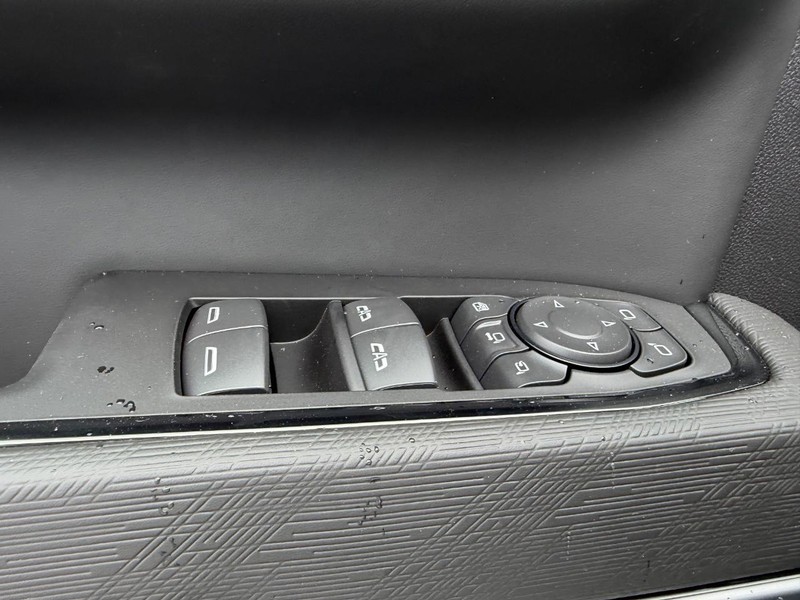 GMC Sierra 2500HD Vehicle Full-screen Gallery Image 16