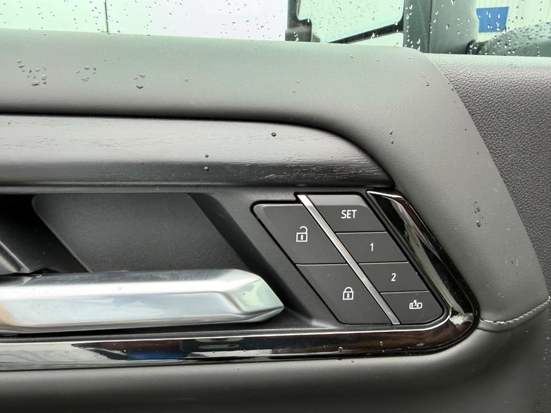 GMC Sierra 2500HD Vehicle Full-screen Gallery Image 17