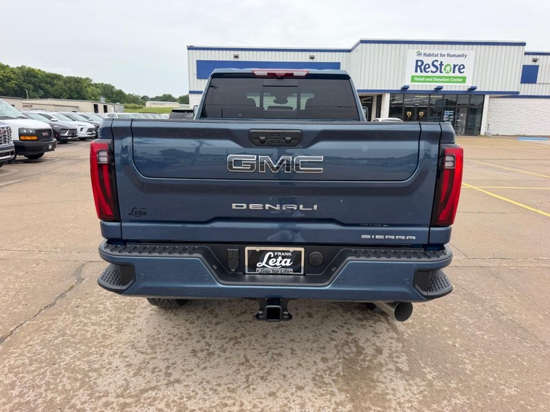 GMC Sierra 2500HD Vehicle Full-screen Gallery Image 4
