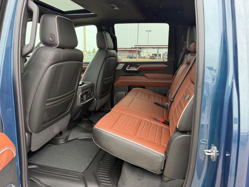 GMC Sierra 2500HD Vehicle Full-screen Gallery Image 7