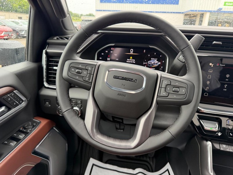 GMC Sierra 2500HD Vehicle Full-screen Gallery Image 10