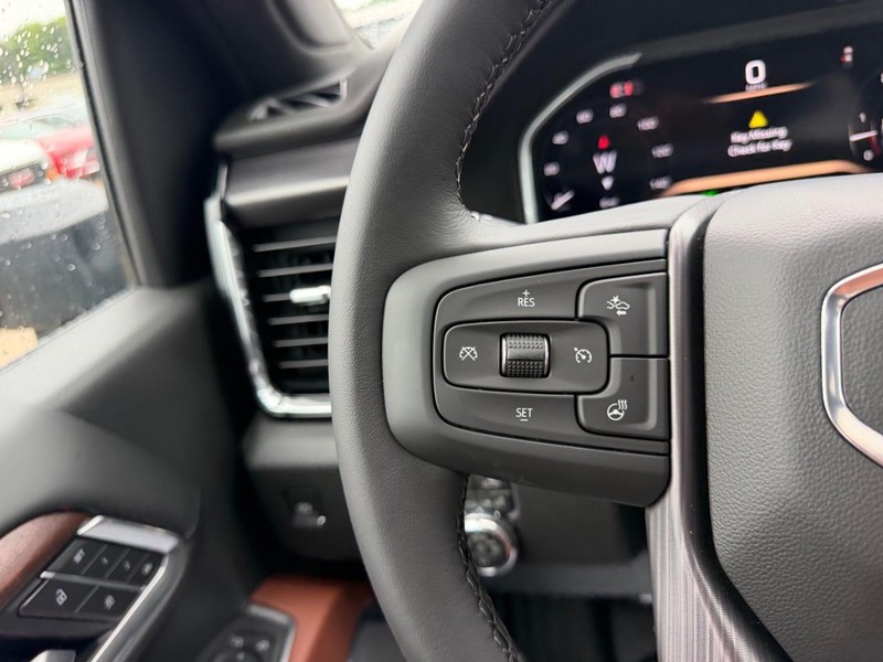GMC Sierra 2500HD Vehicle Full-screen Gallery Image 11