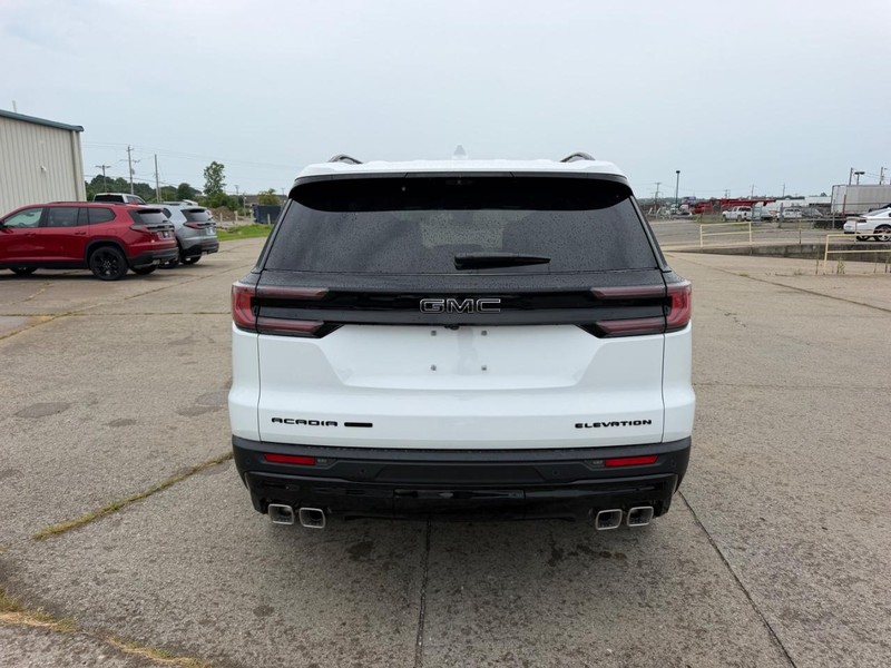 GMC Acadia Vehicle Full-screen Gallery Image 4
