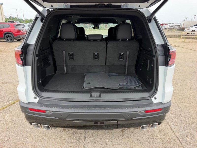 GMC Acadia Vehicle Full-screen Gallery Image 5