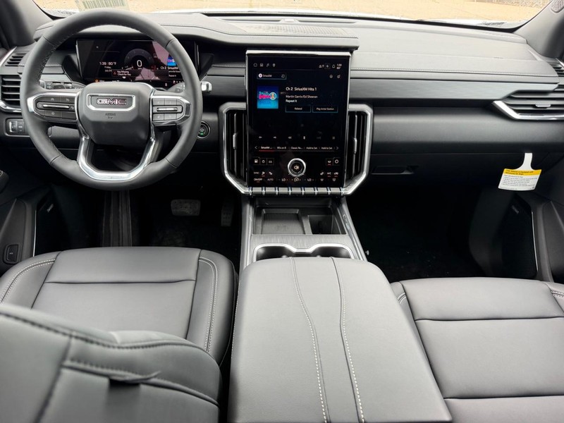 GMC Acadia Vehicle Full-screen Gallery Image 11