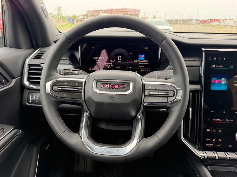 GMC Acadia Vehicle Full-screen Gallery Image 12