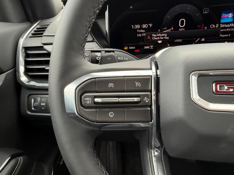 GMC Acadia Vehicle Full-screen Gallery Image 13