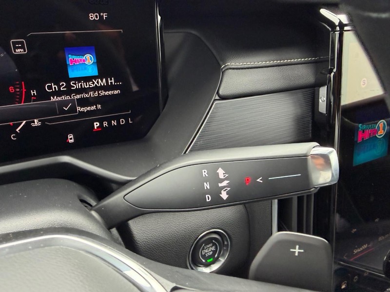 GMC Acadia Vehicle Full-screen Gallery Image 15