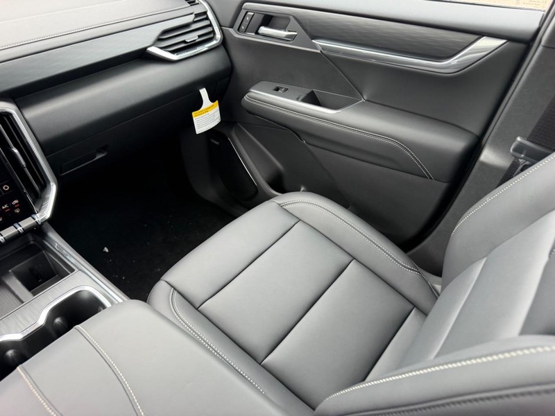 GMC Acadia Vehicle Full-screen Gallery Image 18