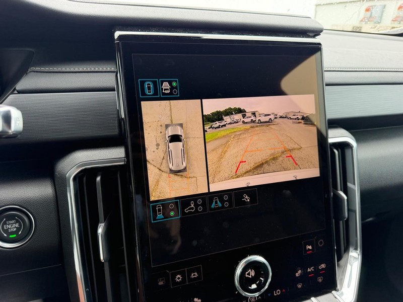 GMC Acadia Vehicle Full-screen Gallery Image 22