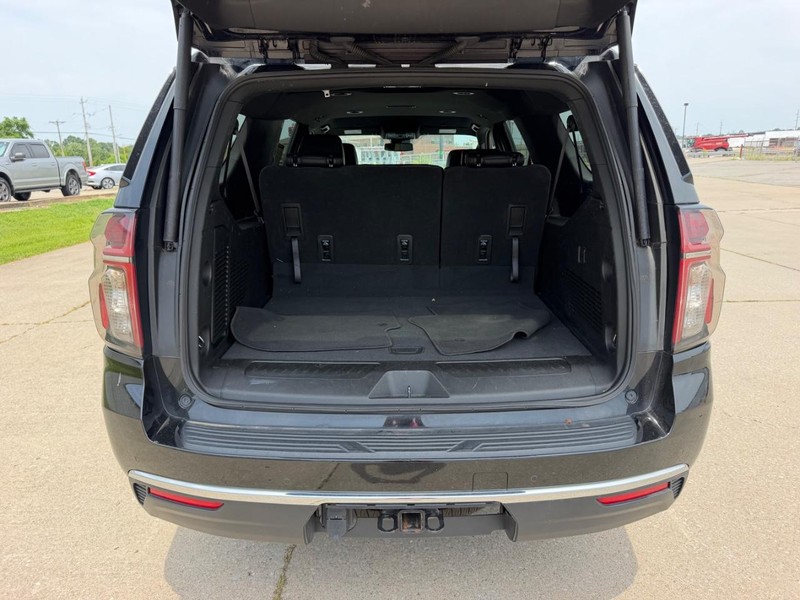 Chevrolet Suburban Vehicle Full-screen Gallery Image 5