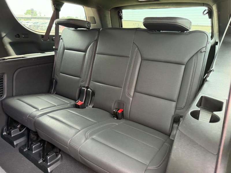 Chevrolet Suburban Vehicle Full-screen Gallery Image 8