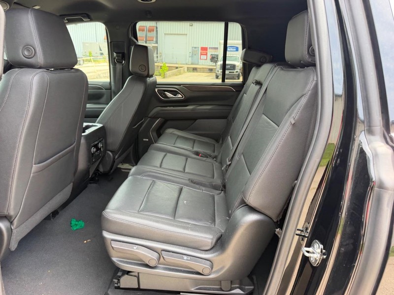Chevrolet Suburban Vehicle Full-screen Gallery Image 9