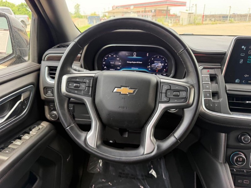 Chevrolet Suburban Vehicle Full-screen Gallery Image 12