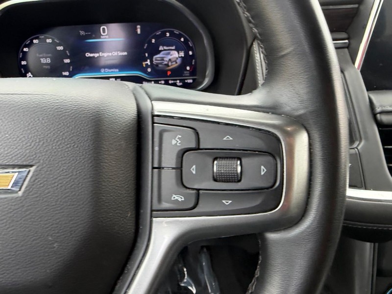 Chevrolet Suburban Vehicle Full-screen Gallery Image 14