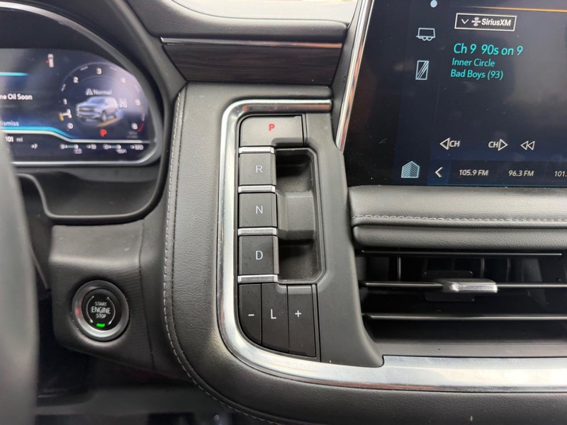 Chevrolet Suburban Vehicle Full-screen Gallery Image 17