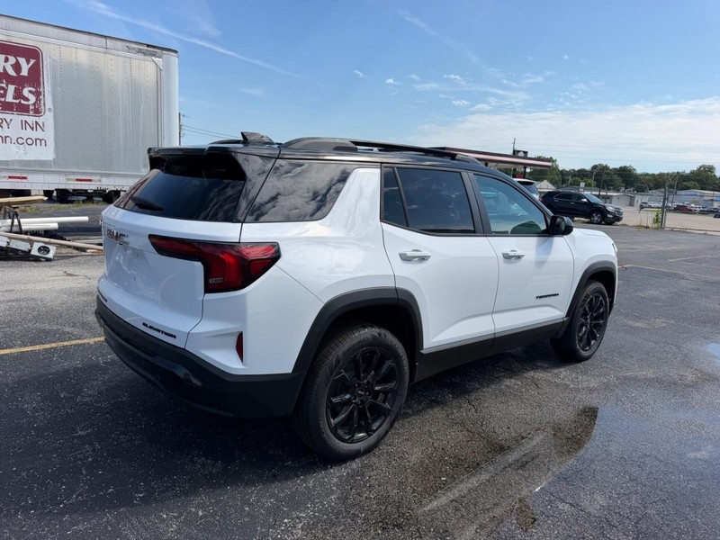 GMC Terrain Vehicle Full-screen Gallery Image 3